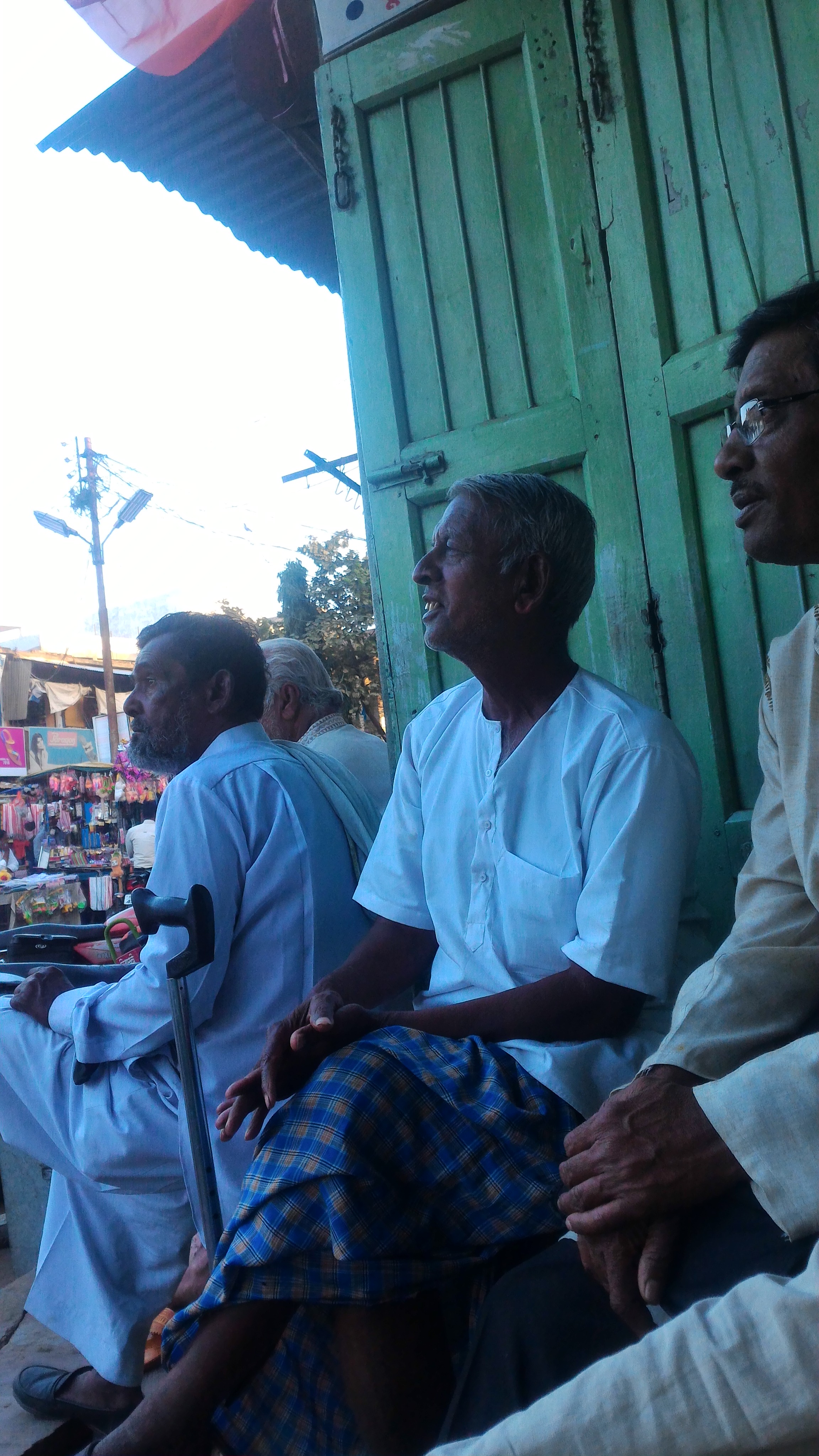 Radheyshyam Gupta (Centre) in conversation with the local Researcher Narendra Maurya (Right) 